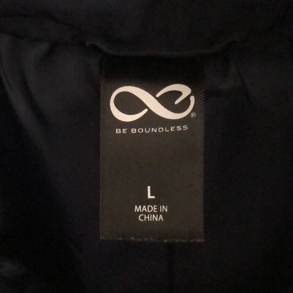 Be Boundless Women’s Thin Raincoat Jacket - Picture 4 of 8